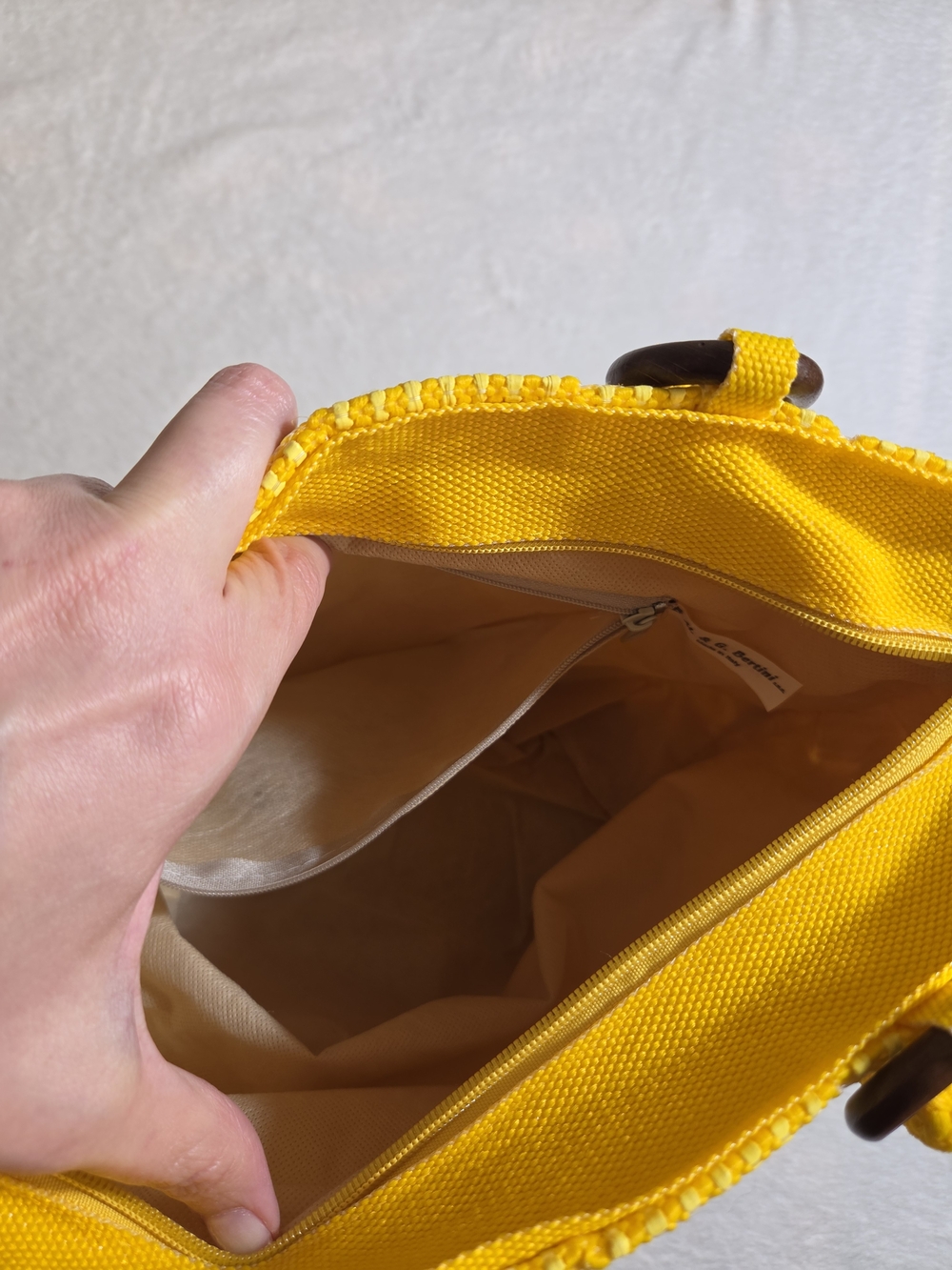 M&G Bertini Yellow Woven Basket Tote Bag Wooden Ring Handles Summer Beach Purse - Picture 8 of 15